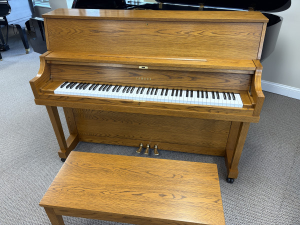 1992 Yamaha P22 studio piano and duet bench - Upright - Studio Pianos